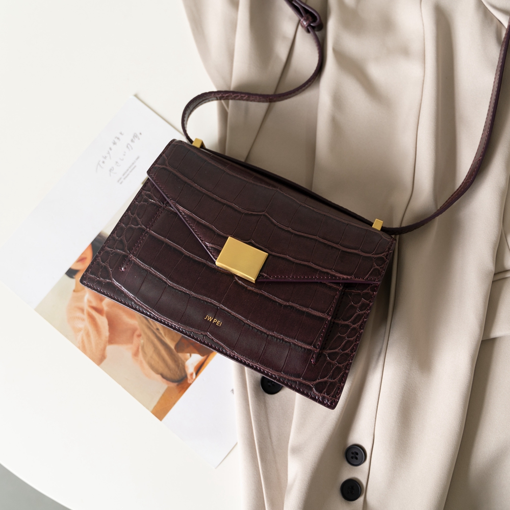 为什么要选择正规的皮具加工厂